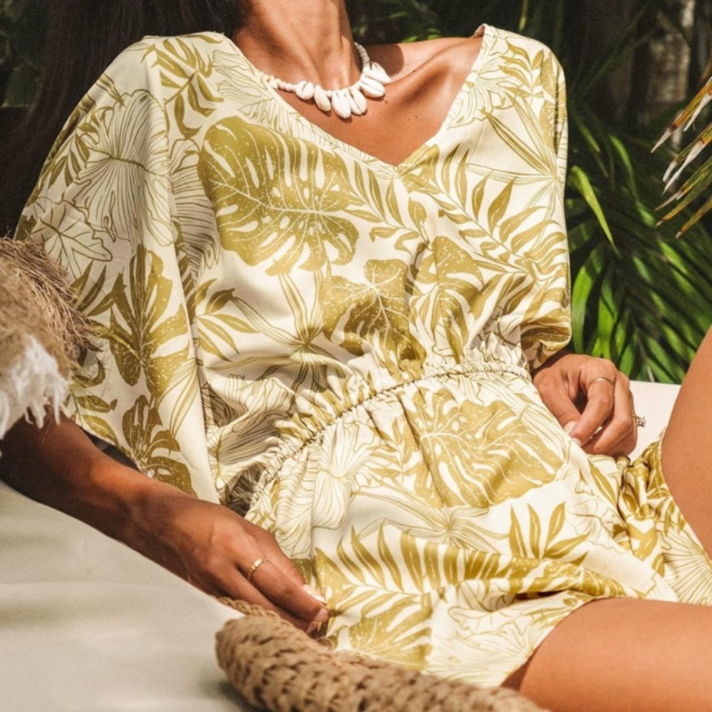 NWT Cupshe Tropical Leaf Print Bell Sleeve Romper - Picture 4 of 15